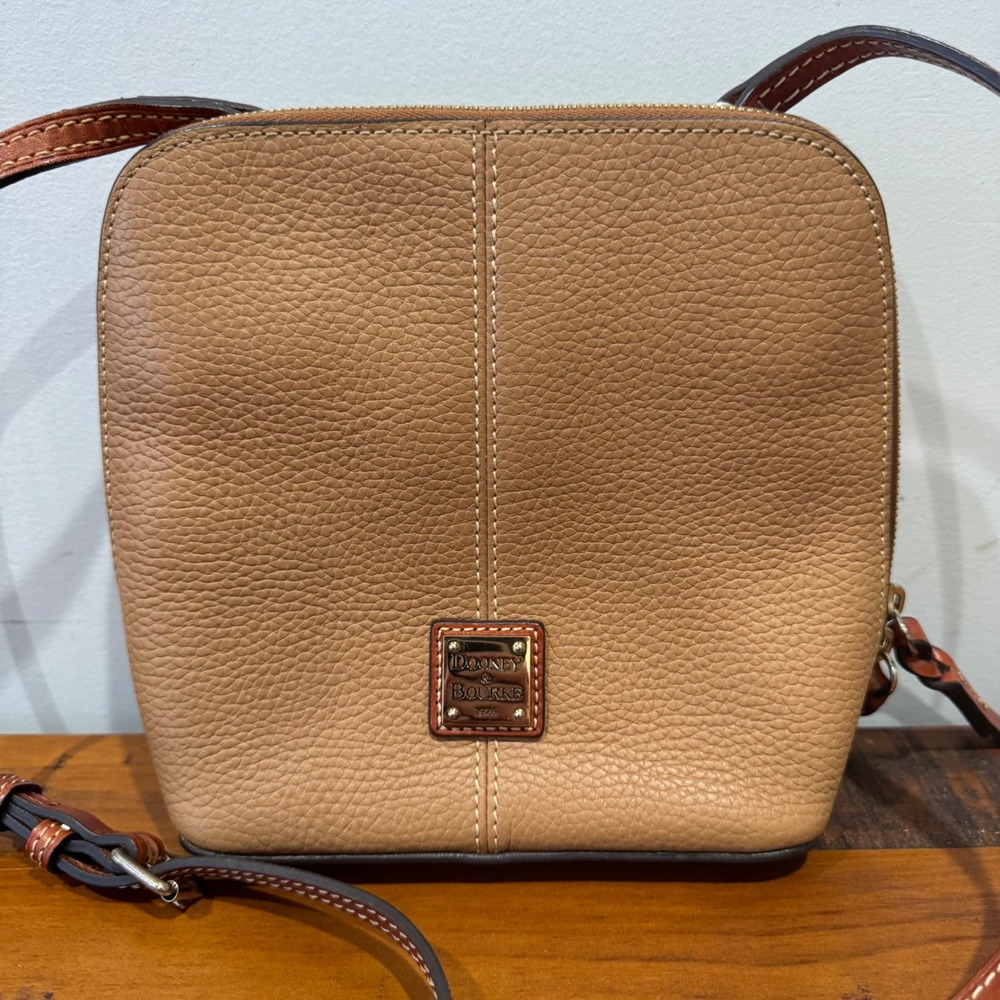 VTG Dooney‎ & Bourke Tan Pebbled Leather Crossbody Bag Gold Hardware Zip Pocket